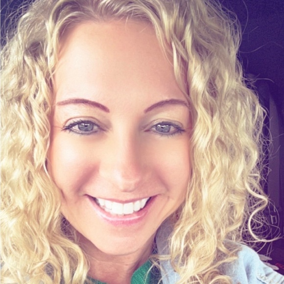 Meet your Posher, Stephanie - Picture 1 of 1